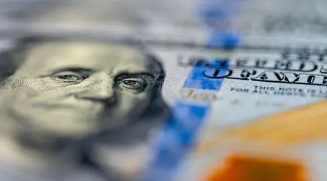 Dolar wystrzelił na najwyższe poziomy od 26 miesięcy. Warto teraz kupować? Ekspert typuje