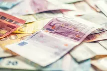 Kurs euro wystrzelił! Zaskakująca decyzja RPP uderzyła w złotego (EUR/PLN)