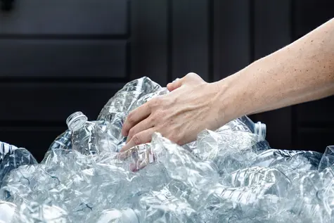 Plastik pod ostrzałem – recykling i nowe przepisy zmienią wszyst
