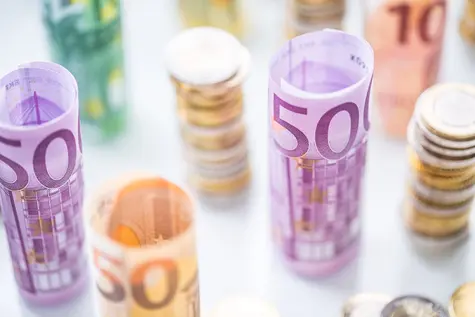 Kursy walut 17 kwietnia: euro EUR/PLN, dolar USD/PLN, frak CHF/PLN oraz funt GBP/PLN