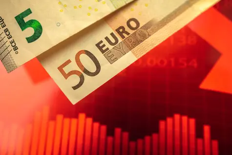 Notowania ropy wystrzeliły, EUR/USD spada! Co z kursem euro EUR/PLN i dolara USD/PLN?