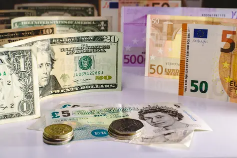 Ile kosztuje dolar, euro, funt i frank 17 listopada?