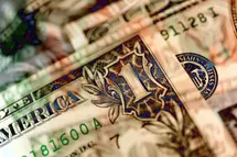 Kurs dolara wystrzeli o ponad 10%! Śmiała prognoza polskich ekspertów dla USD/PLN