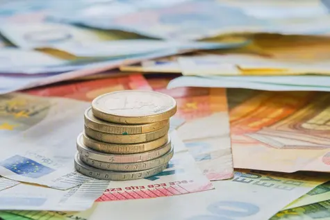 Kursy walut w poniedziałek, 6 maja. Notowania euro i dolara [EUR/PLN, USD/PLN]