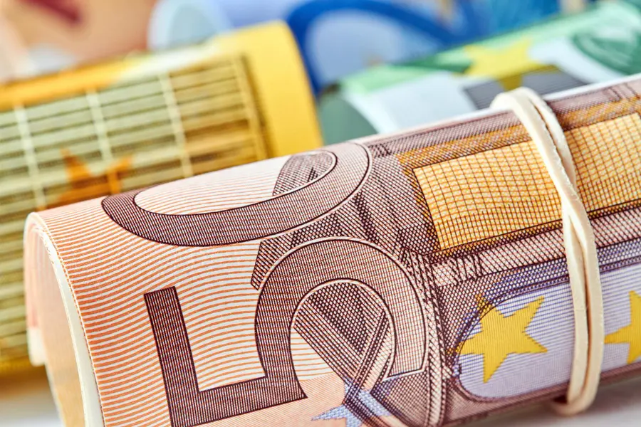 Kurs euro 2025. Chaos w prognozach, eksperci w konflikcie, rynek w napięciu