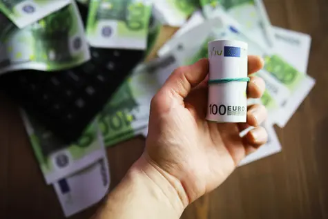 Kurs dolara rośnie, cena złota spada. Analityk, Marek Rogalski komentuje bieżącą sytuację na rynku