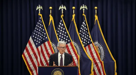 S&P 500 spada, ropa drożeje, a Fed decyduje. Ten tydzień może przesądzić o kierunku rynków