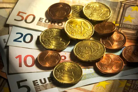 Rynek stóp procentowych, sytuacja złotego, kurs euro i dolara - Polska