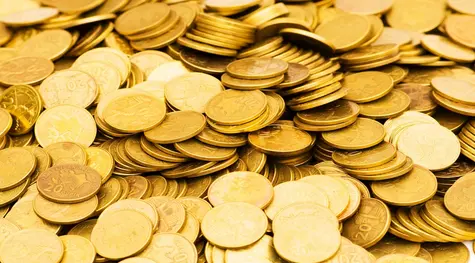 Rolnik stał się milionerem. Znalazł 700 złotych monet na polu kukurydzy!
