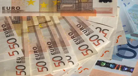 Ile kosztuje euro dzisiaj? Kurs euro (EURPLN) 22 kwietnia: Ceny euro w relacji do złotego (PLN), dolara (USD) i franka (CHF)