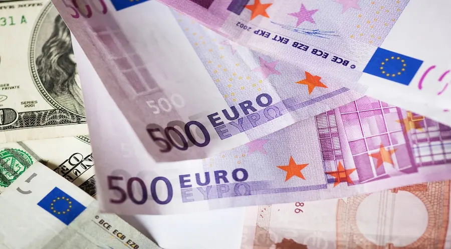 Kurs euro (EUR/PLN) 19 kwietnia: Ceny euro w relacji do złotego (PLN), dolara (USD) i franka (CHF). Zobacz, kiedy warto kupić euro