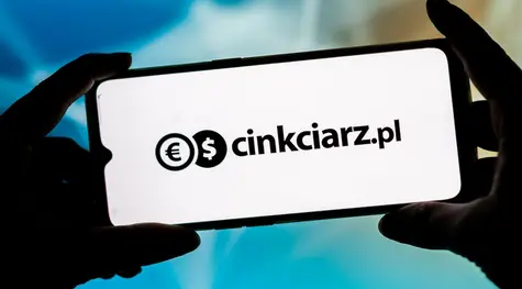 Cinkciarz w ogniu krytyki. Kolejka do rozmowy po 30 osób i trzy dni czekania na walutę