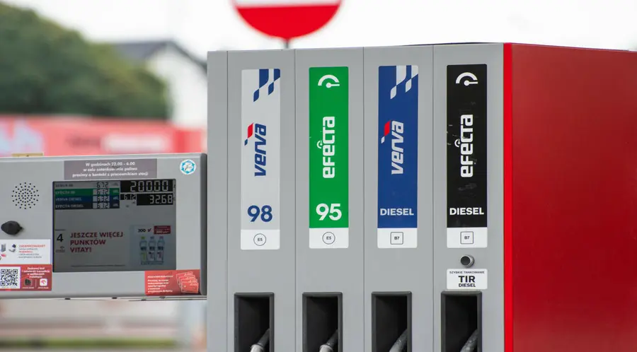 Ceny na polskich stacjach benzynowych spadają. Jakie są prognozy na najbliższy tydzień? Zobacz, ile kosztuje paliwo dzisiaj – 18.07.2024