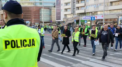 Polacy to uległy naród? Protestujemy 50 razy rzadziej niż Francuzi