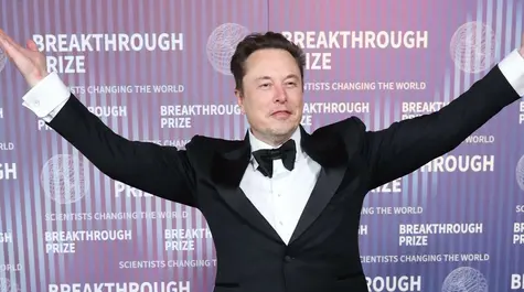 Elon Musk pokaże autonomiczną taksówkę Tesli. Opóźnienie Robotaxi trwa już 4 lata