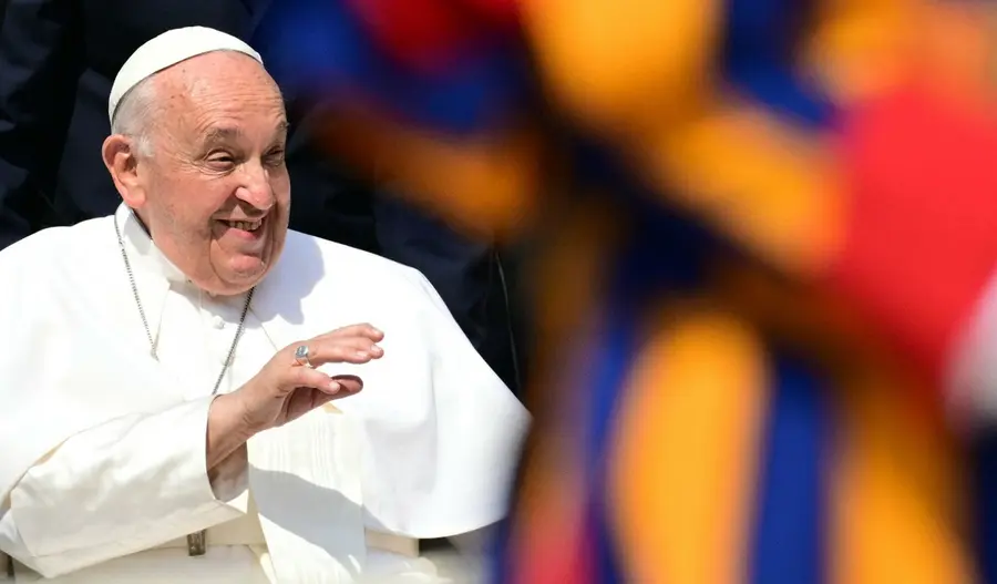 Papież wierzy w moc fotowoltaiki. Zuchwała inicjatywa Watykanu