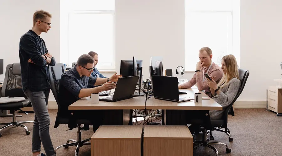 Wielkie grupowe zwolnienia w IT. Pracę stracą dziesiątki tysięcy osób
