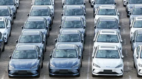 Chińskie samochody zalewają Europę. Co trzecia hybryda plug-in pochodzi z Chin