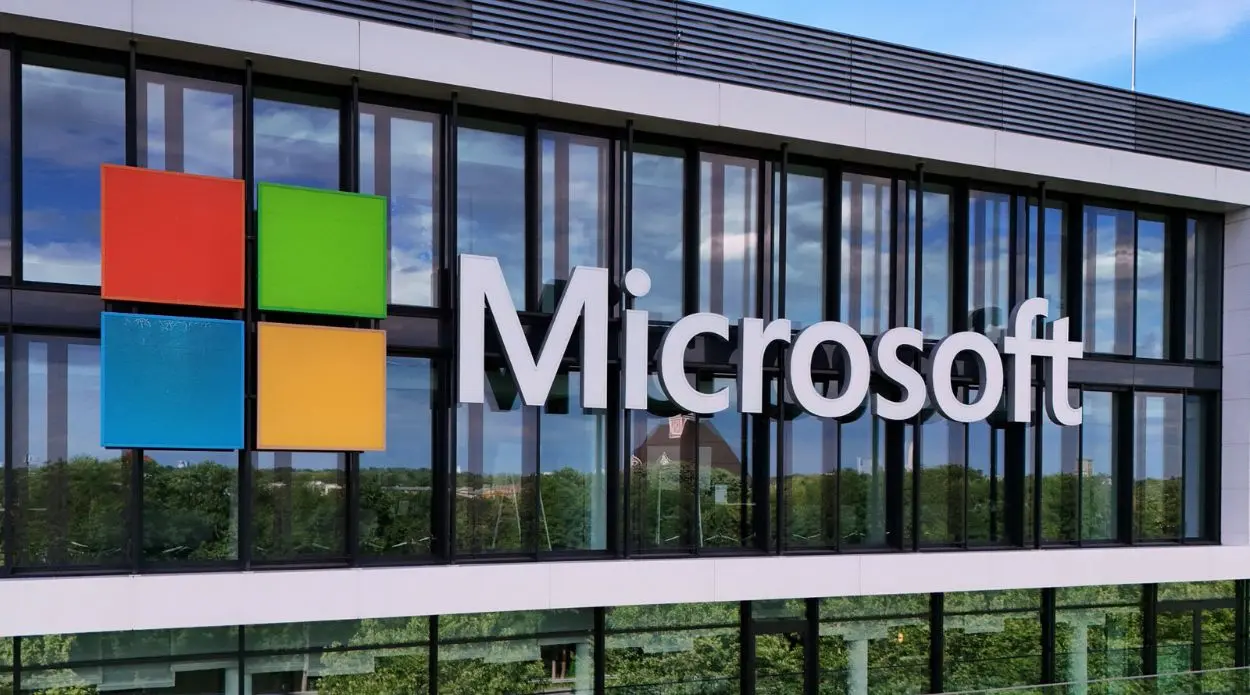 Miliony pytają AI o porady medyczne i diagnozy. Nowy krok Microsoftu ostudzi niepokój lekarzy?