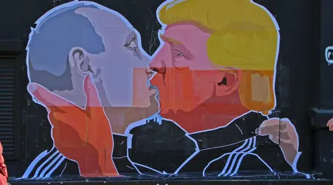 Znany bank przestrzega przed spotkaniem Trumpa z Putinem. "Zalecamy ostrożność"