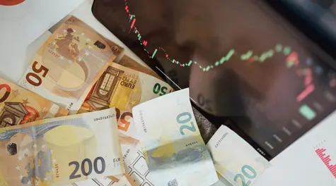Kurs euro odbija. To koniec czerwonej serii? Co dalej z EUR/PLN i EUR/USD?