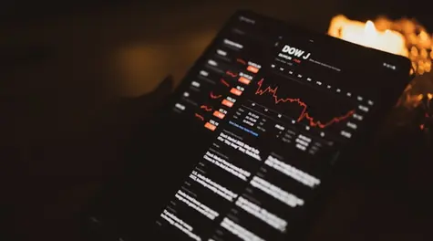 Indeks Dow Jones ustanawia nowy rekord! Czy spółki faktycznie wydają za dużo na AI?