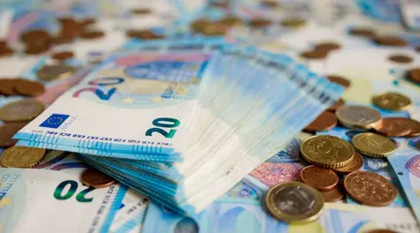 Kurs euro EUR/PLN w konsolidacji, dolar z potencjałem do umocnienia