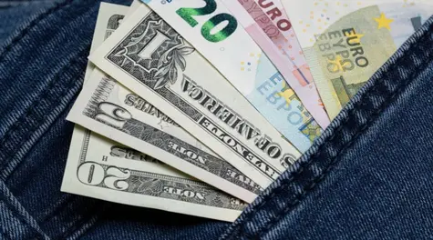Kurs euro EUR/PLN pozostaje poniżej 4,25. Dwie osoby w RPP przeciwko obniżce
