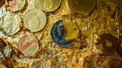 Złoto i srebro pod presją. Zwyżki cen energii wzmacniają dolara USD