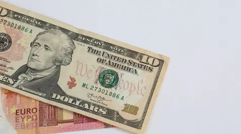 Słabszy dolar, rekordy na giełdach i presja na RPP. Kurs USD/PLN schodzi poniżej 3,62 zł.