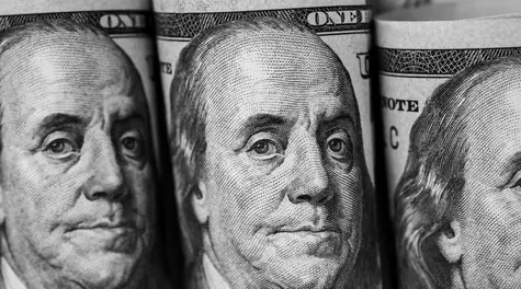 Trump hamuje konflikt z Iranem. Rynki grają pod deeskalację, dolar traci