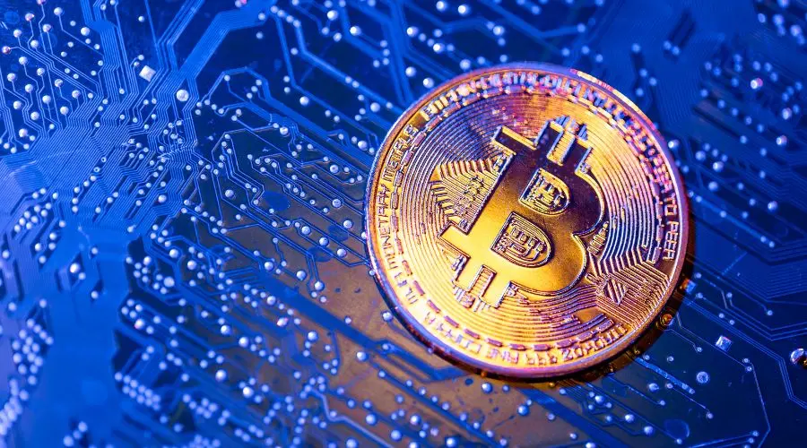 Ceny ropy wystawiają na próbę apetyt inwestorów na ryzyko, podczas gdy kurs BTC utrzymuje się powyżej 81 tys. dolarów