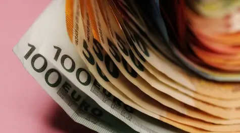 Niewielkie wahania na kursie euro EUR/PLN. Poziom zatrudnienia w Polsce rośnie