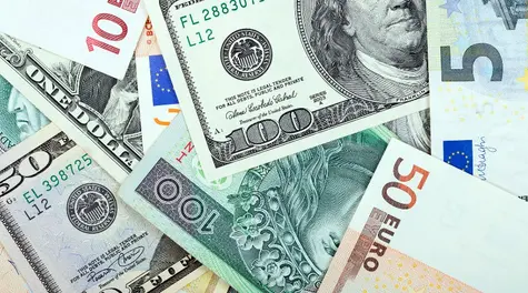 Złoty najsilniejszy od 2 tygodni. Dolar traci EUR/USD względem euro