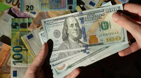 Trump grozi Iranowi. Kurs EUR/USD pnie się w górę, cena ropy pędzi w dół