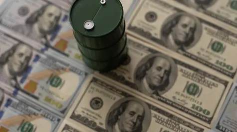 Ropa mocno w dół, a dolar... drożeje. Anomalia, która zaskakuje inwestorów