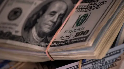 Kurs dolara USD/PLN bije roczne rekordy. Rynki ignorują chwilowy spokój na świecie
