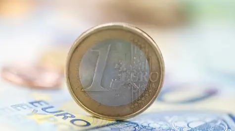 Paradoks w Polsce: Dlaczego spadek inflacji osłabił złotego? Euro powyżej 4,30 zł