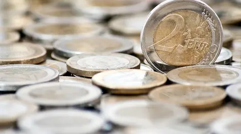 Złoty korzysta z osłabienia dolara, kurs euro cofa się do okolic 4,29