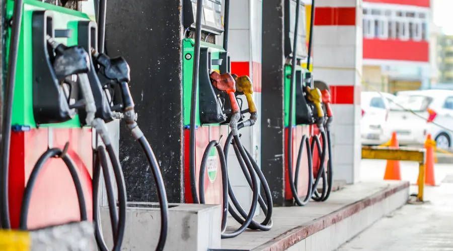 Ropa Brent drożeje o prawie 10%. Blokada Cieśniny Ormuz znów uderzy w stacje paliw