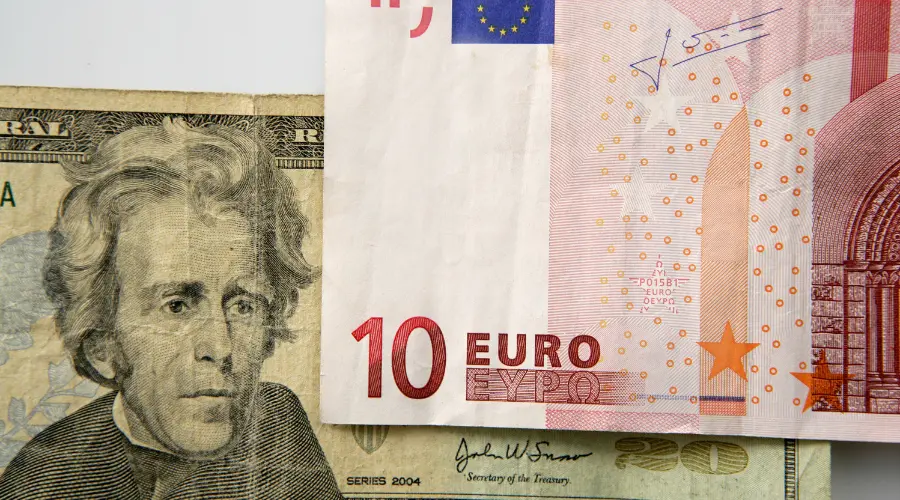 EURUSD wrócił w pobliże górnej krawędzi lipcowego pasma, EURPLN spada poniżej 4,33