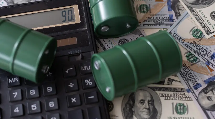 Dolar traci grunt, ale Trump i Iran mogą znowu wywindować inflację