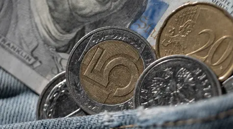 Cisza na EUR/PLN, a rynkowe stopy w górę. Dolar zyskuje, giełdy w niepewności