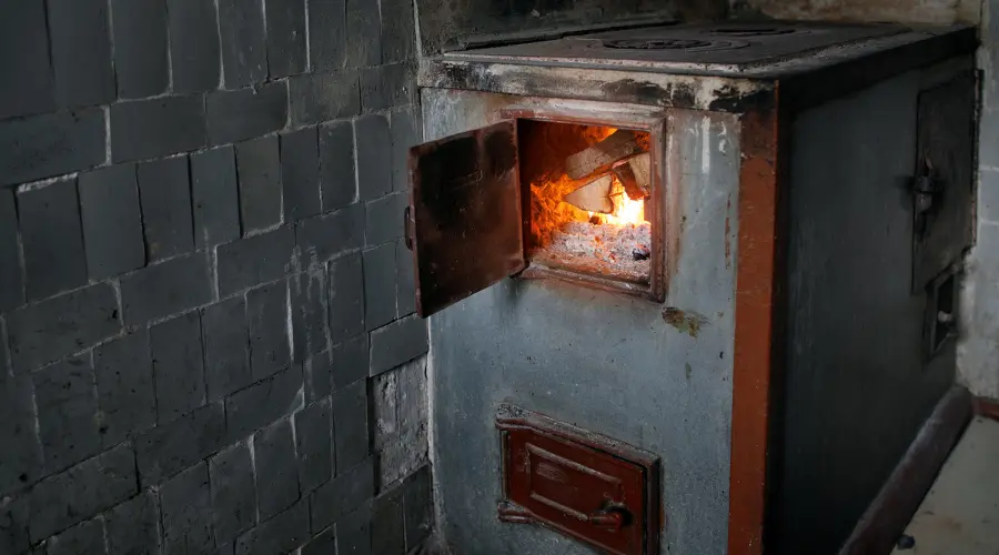 Dopłacali do pieców, a teraz nie ma czym palić. Brakuje pelletu i gazu, a węgiel drożeje