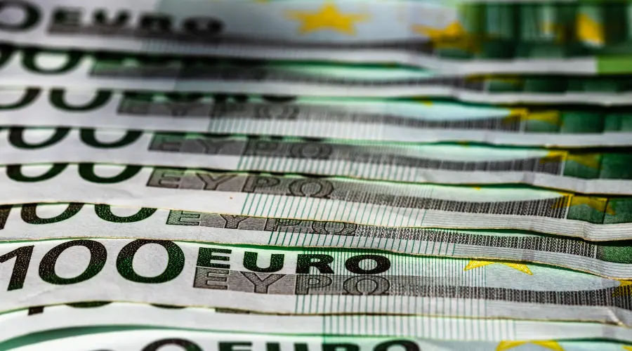Polski złoty (EUR/PLN) nieco mocniejszy! EUR/USD w dół, dolar rośnie