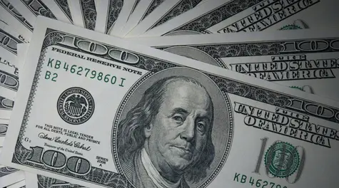 Kurs USD/PLN 1 sierpnia. Dolar znowu drożeje! Banki zdradzają, co dalej