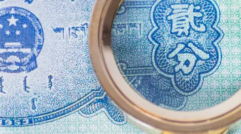 Jen na kolanach. Historyczna bariera pękła, a miliardowe interwencje Japonii nie