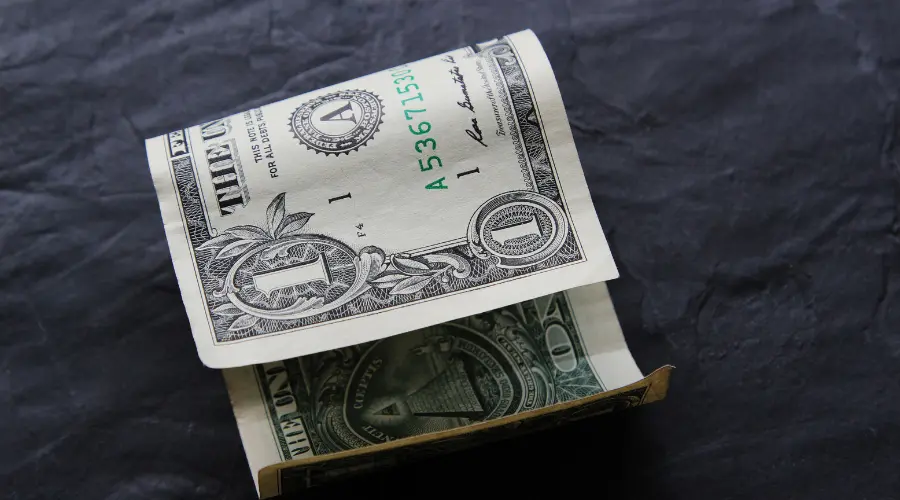 WALUTY: Dolar dał złotemu chwilę wytchnienia (USD/PLN). Jak długo potrwa rynkowa korekta?