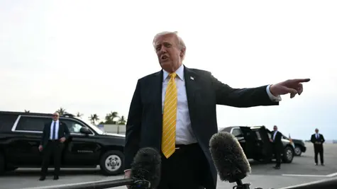 Donald Trump grozi Europie - chce uderzyć w rynek motoryzacyjny. W co gra amerykański prezydent?