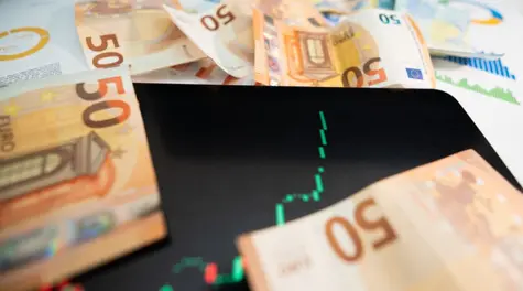 Krajowe indeksy notują spadki, złoty PLN traci, eurodolar EUR/USD odreagował do 1,627